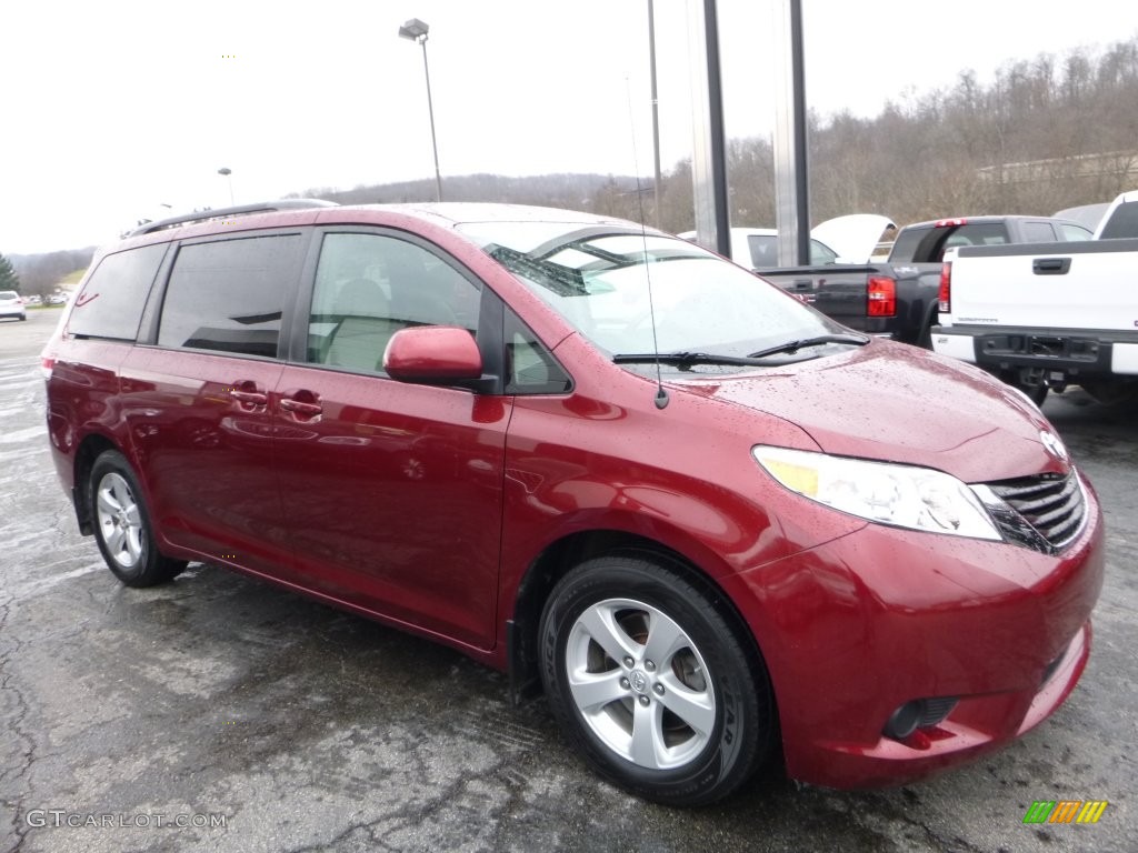 2012 Sienna LE - Salsa Red Pearl / Light Gray photo #12