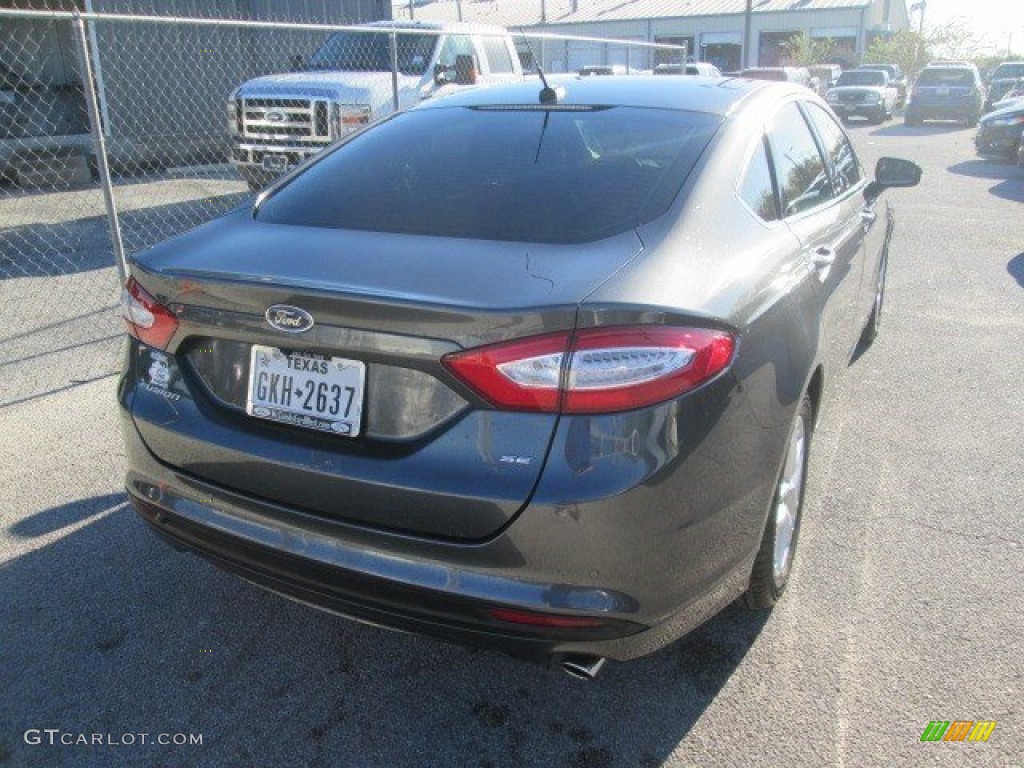 2016 Fusion SE - Magnetic Metallic / Charcoal Black photo #10