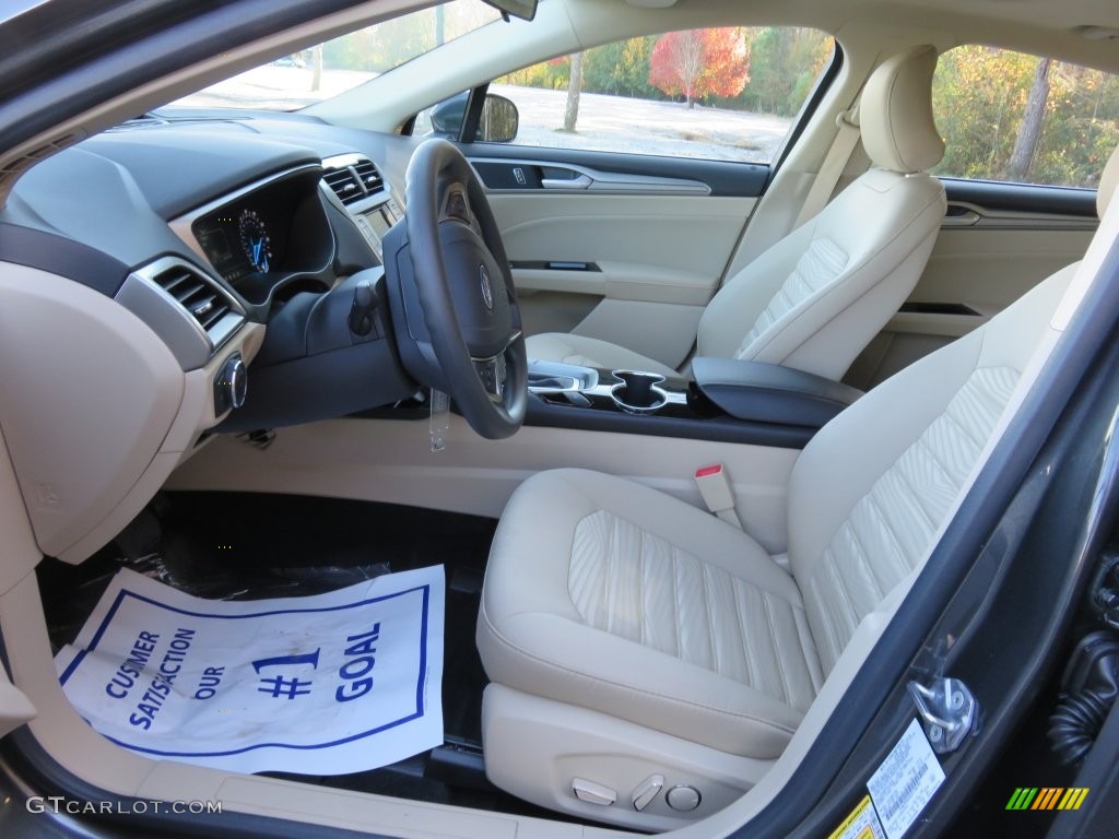 2016 Ford Fusion SE Front Seat Photo #109164532