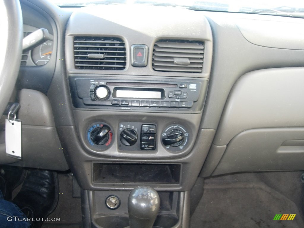 2003 Sentra GXE - Cloud White / Stone Gray photo #13