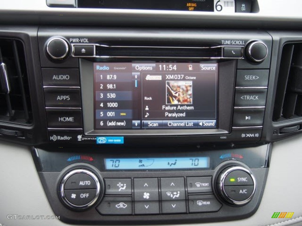 2016 Toyota RAV4 XLE AWD Controls Photo #109192981