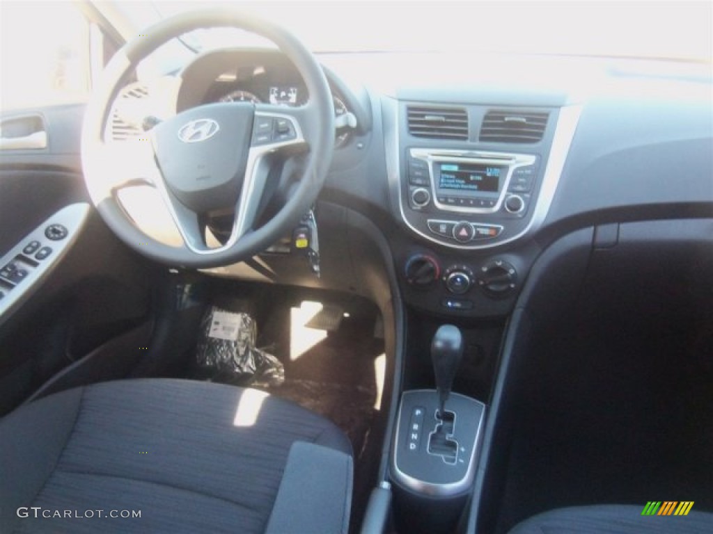 2016 Accent SE Hatchback - Vitamin C / Black photo #17