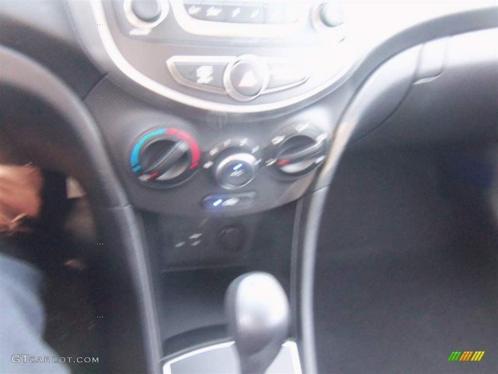 2016 Accent SE Hatchback - Vitamin C / Black photo #23