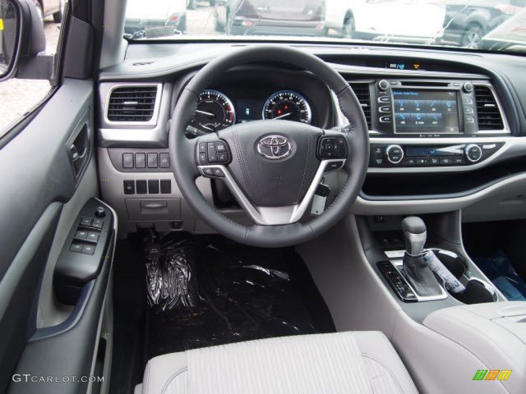 Ash Interior 2016 Toyota Highlander LE Plus AWD Photo #109194166