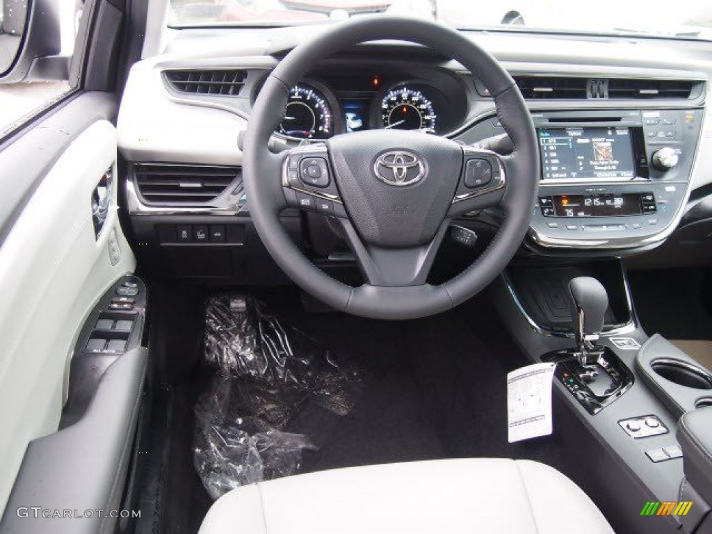 2016 Toyota Avalon Touring Dashboard Photos