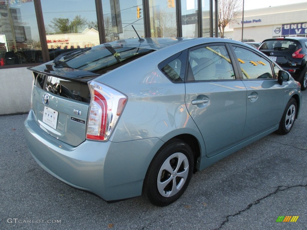 2014 Prius Two Hybrid - Sea Glass Pearl / Bisque photo #6