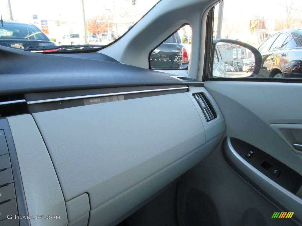 2014 Prius Two Hybrid - Sea Glass Pearl / Bisque photo #17