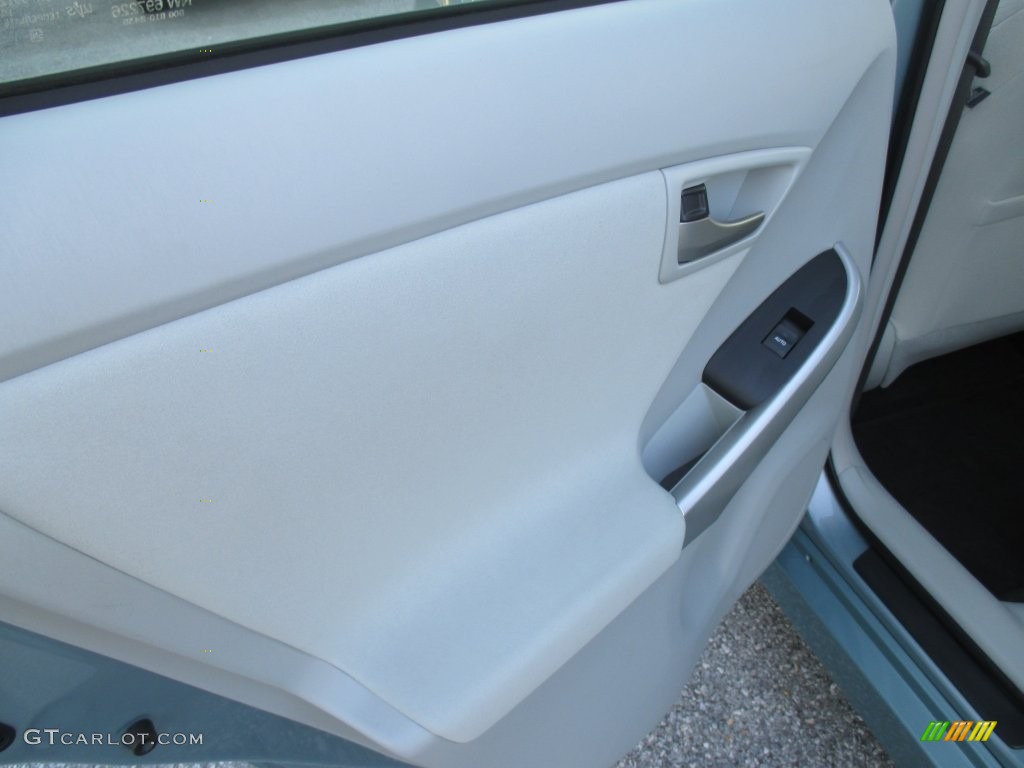 2014 Prius Two Hybrid - Sea Glass Pearl / Bisque photo #25
