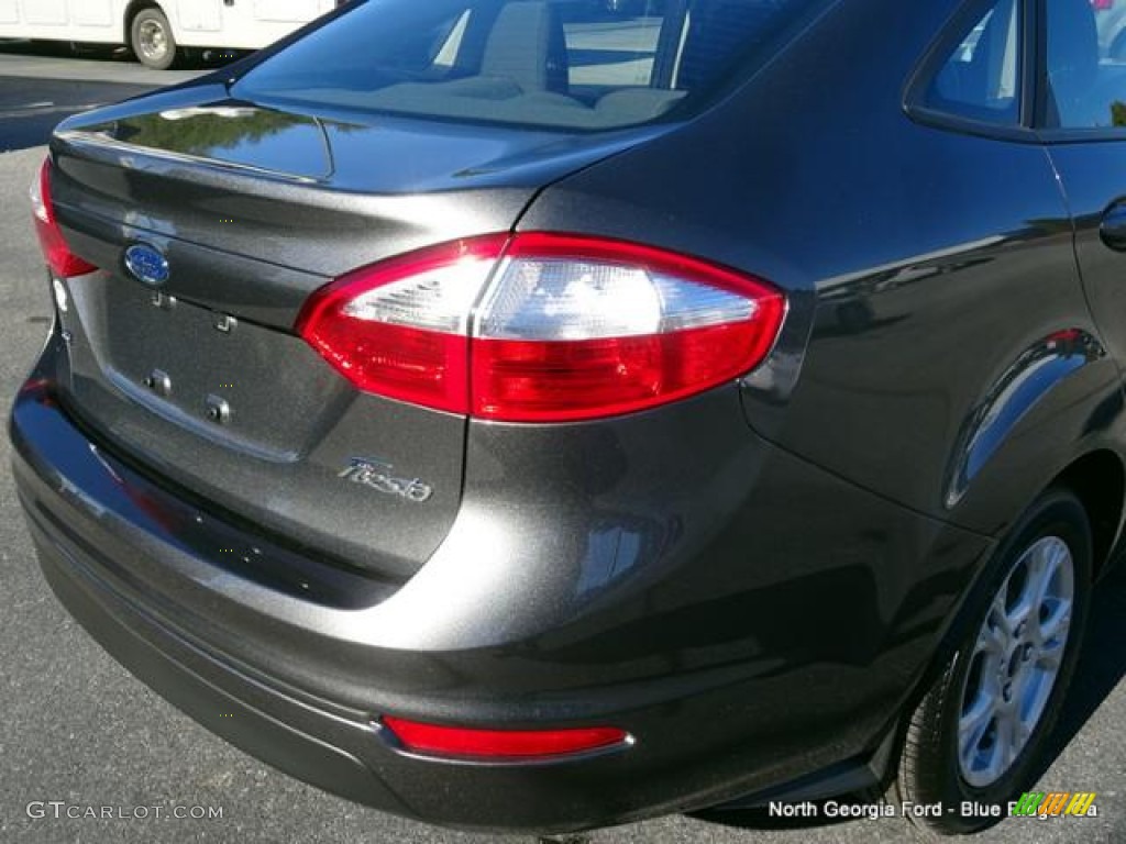 2015 Fiesta SE Sedan - Magnetic Metallic / Charcoal Black photo #35