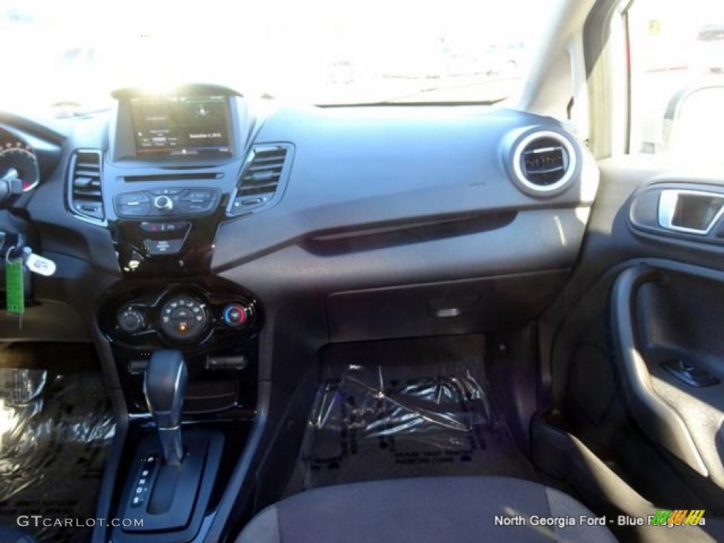 2015 Fiesta SE Hatchback - Ingot Silver Metallic / Charcoal Black photo #18