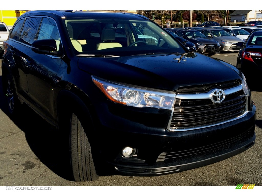 2016 Highlander XLE AWD - Midnight Black Metallic / Almond photo #1