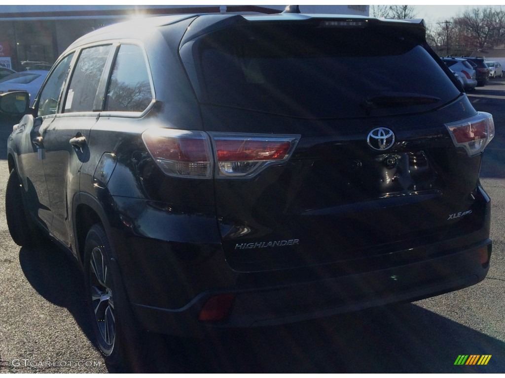 2016 Highlander XLE AWD - Midnight Black Metallic / Almond photo #2