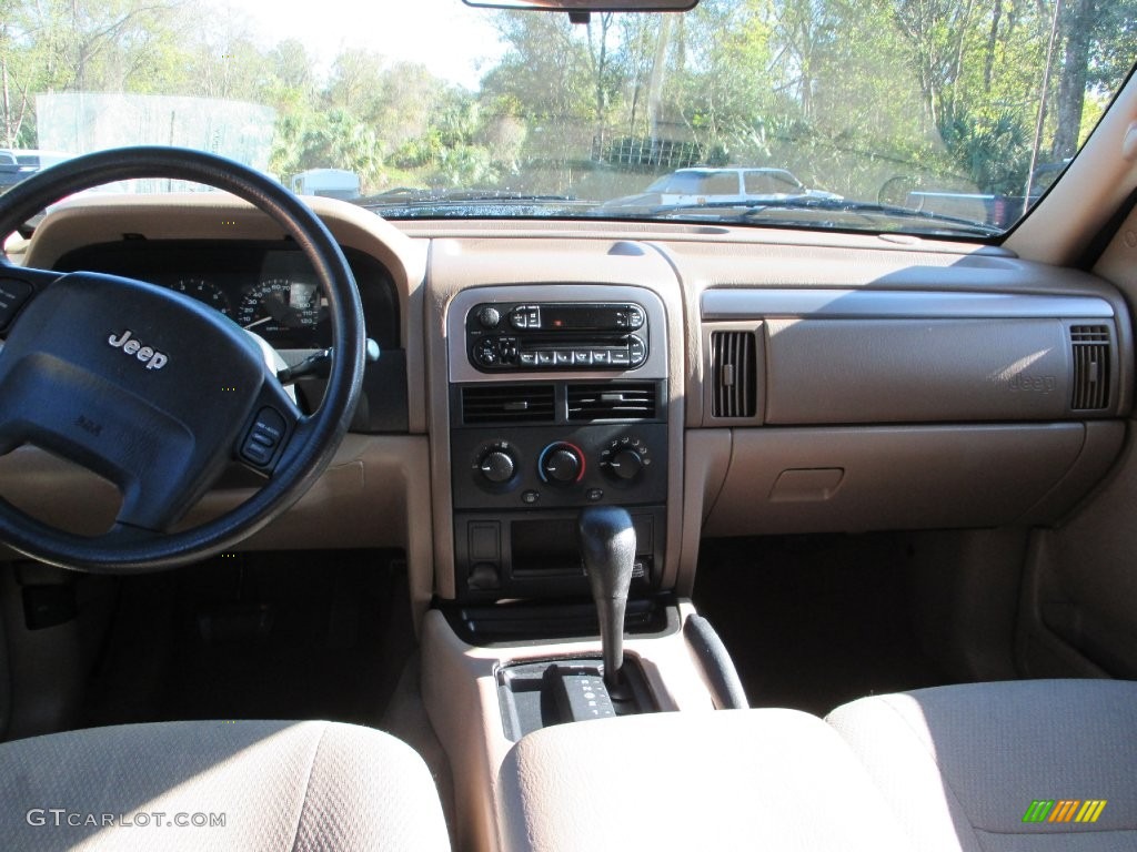2004 Grand Cherokee Laredo - Inferno Red Pearl / Sandstone photo #11