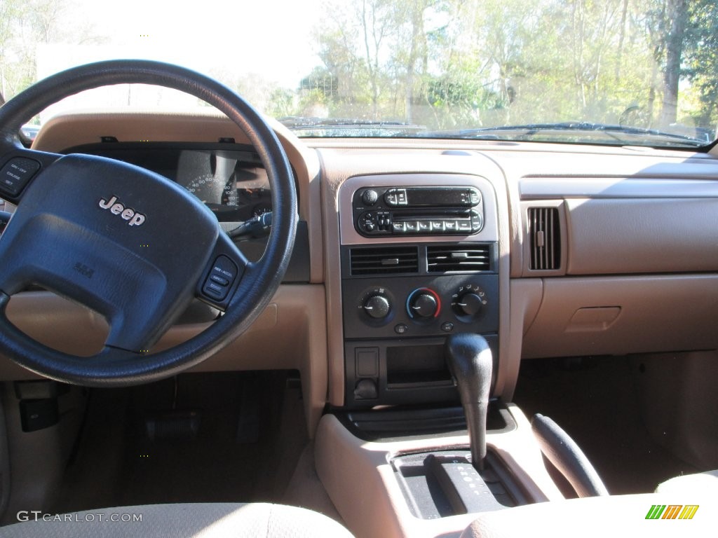 2004 Grand Cherokee Laredo - Inferno Red Pearl / Sandstone photo #12