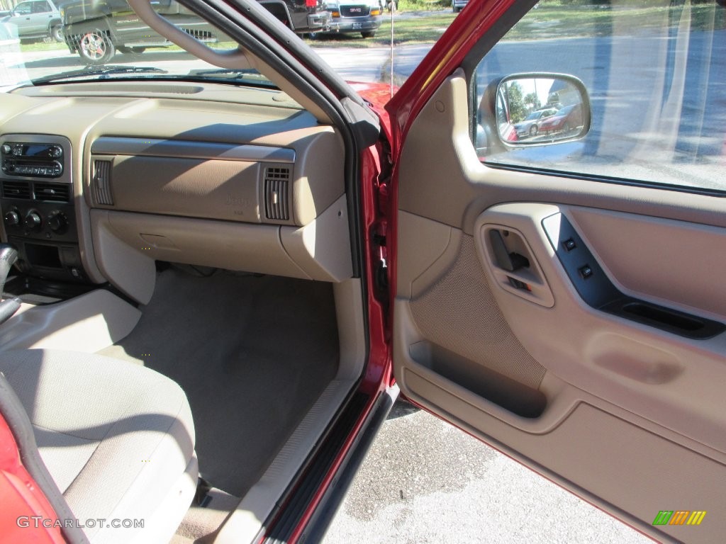 2004 Grand Cherokee Laredo - Inferno Red Pearl / Sandstone photo #15