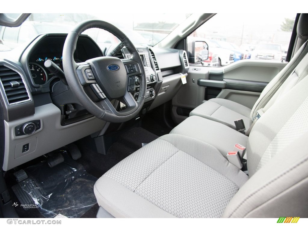 Medium Earth Gray Interior 2016 Ford F150 XLT SuperCrew 4x4 Photo #109216420