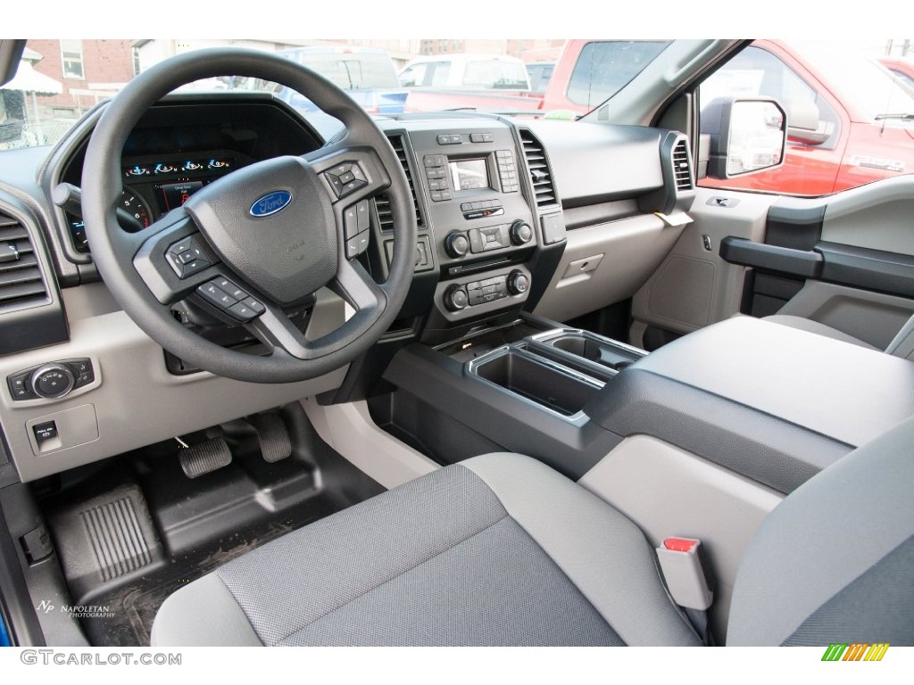 Medium Earth Gray Interior 2016 Ford F150 XL SuperCab 4x4 Photo #109216579