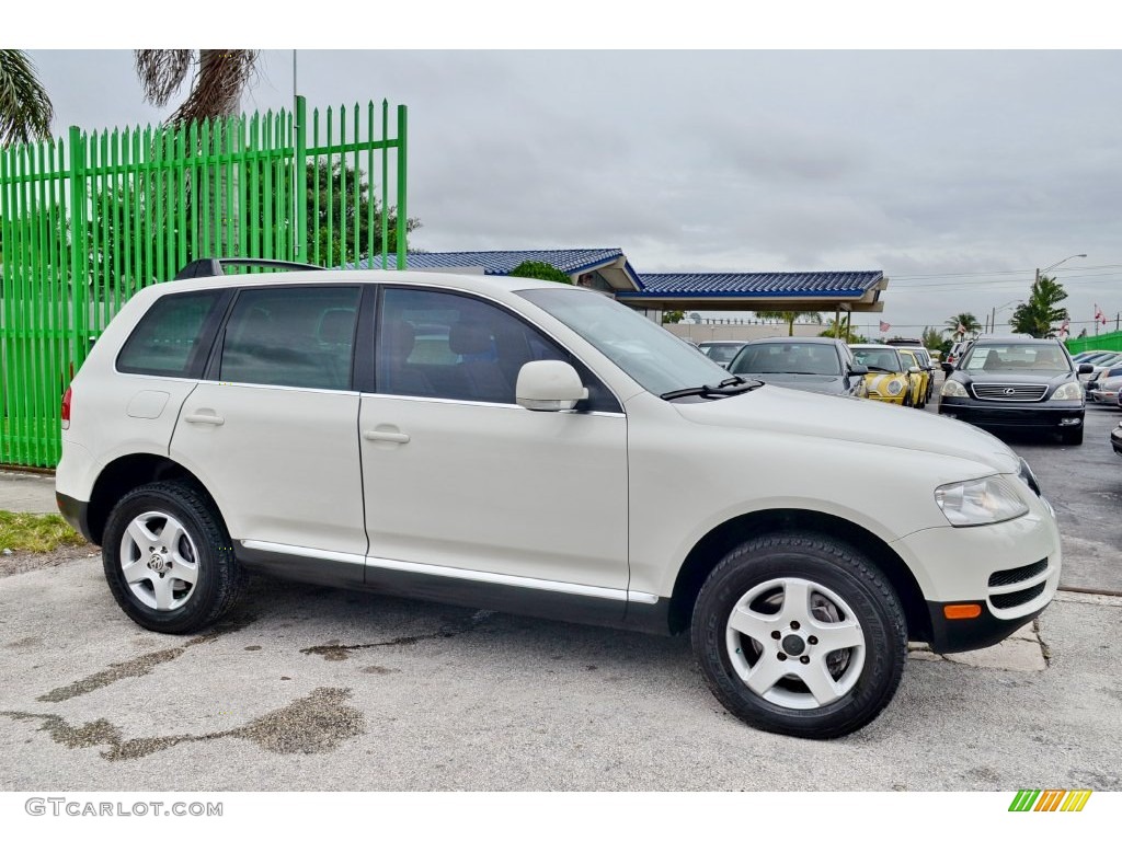 2005 Touareg V6 - Campanella White / Pure Beige photo #42