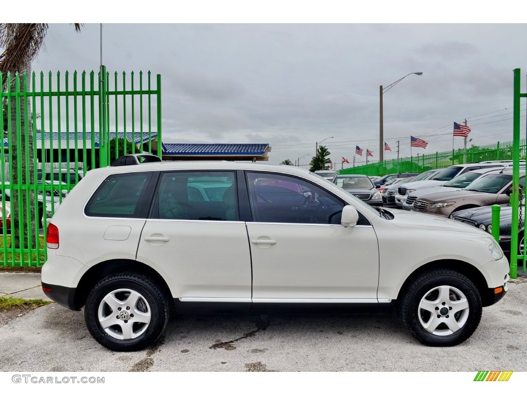 2005 Touareg V6 - Campanella White / Pure Beige photo #44