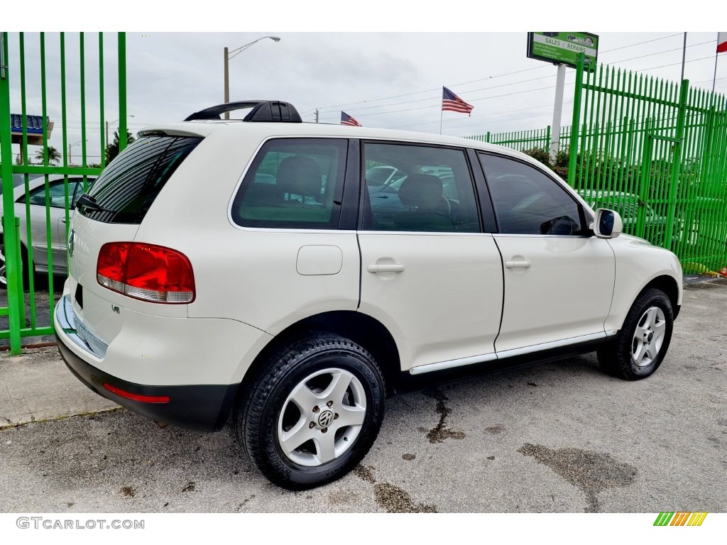 2005 Touareg V6 - Campanella White / Pure Beige photo #45