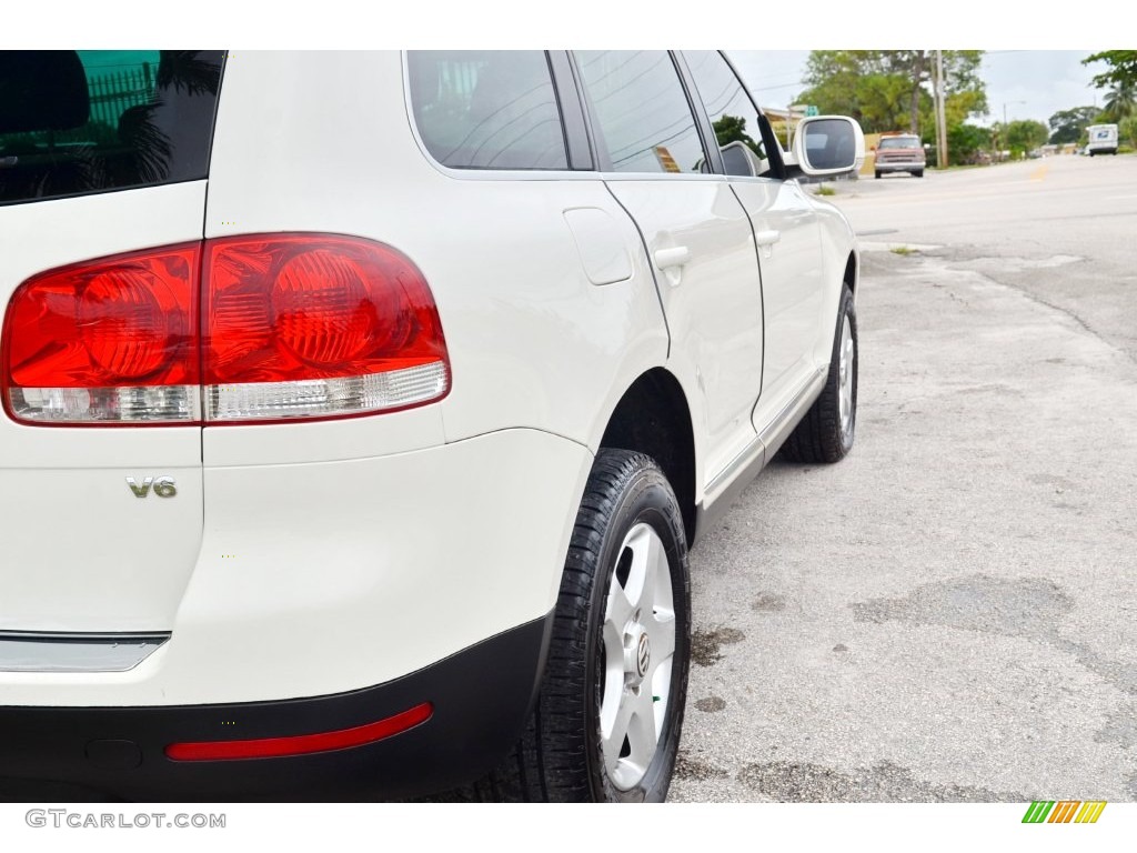 2005 Touareg V6 - Campanella White / Pure Beige photo #49