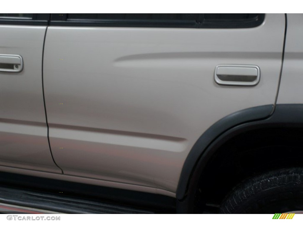 1999 4Runner SR5 4x4 - Millennium Silver Metallic / Oak photo #72