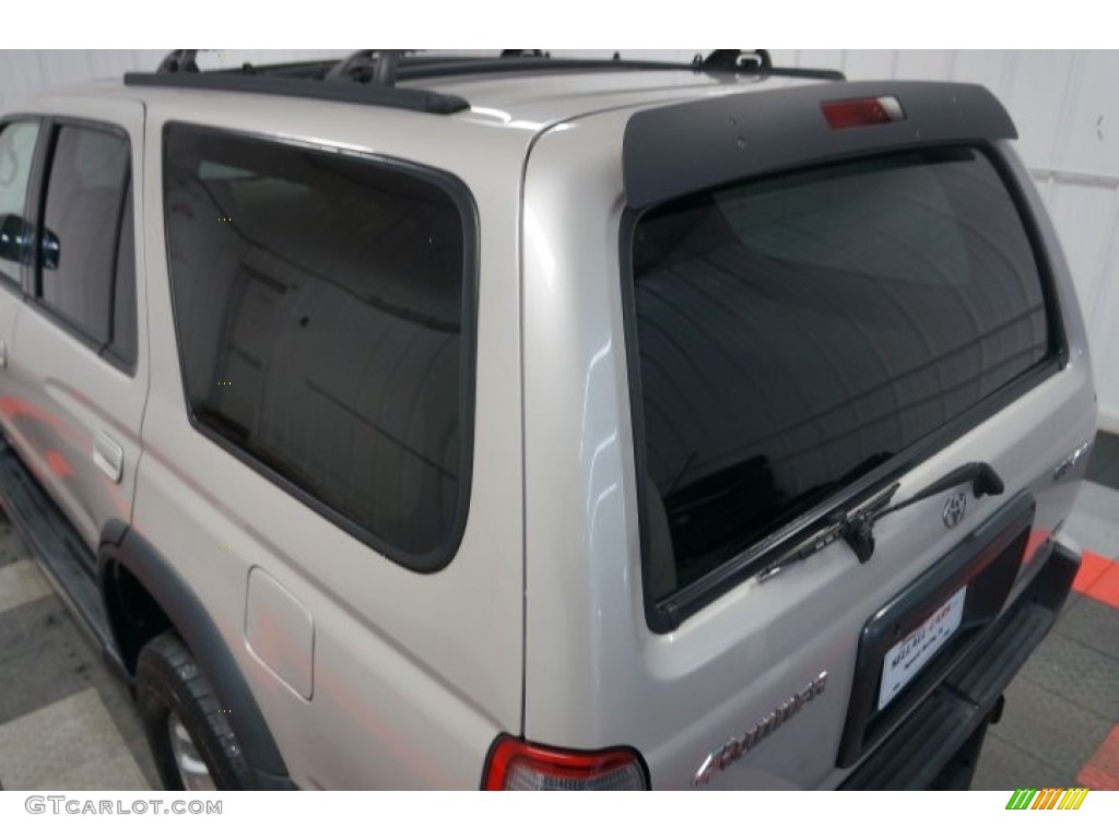 1999 4Runner SR5 4x4 - Millennium Silver Metallic / Oak photo #82