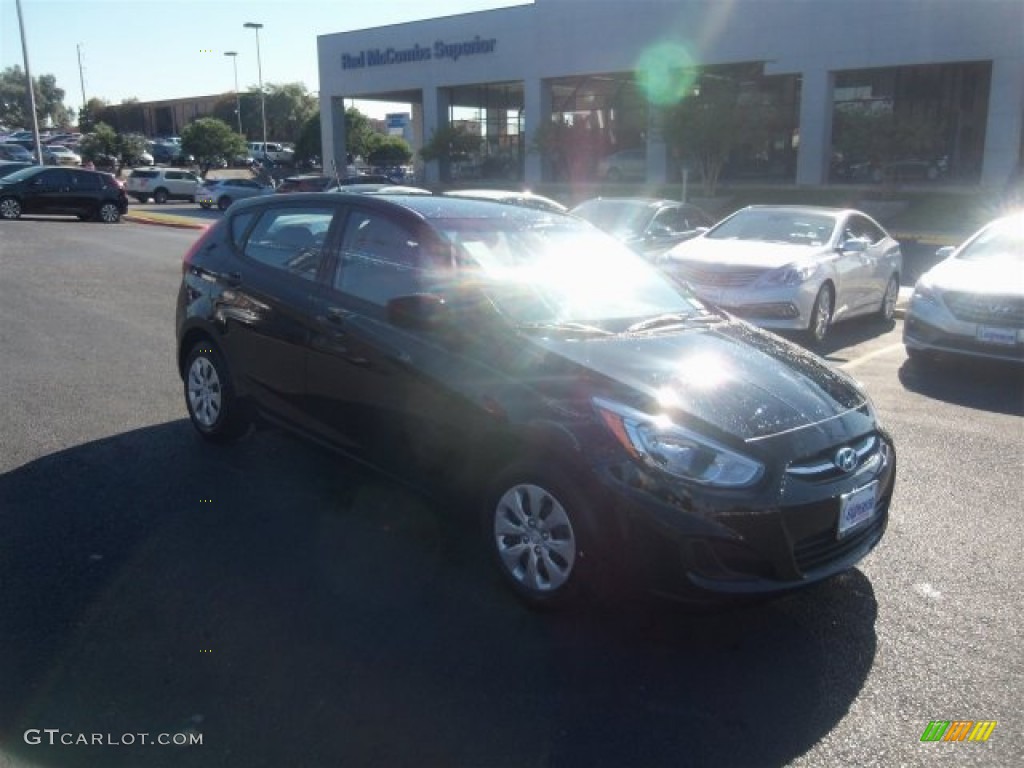 2016 Accent SE Hatchback - Ultra Black / Gray photo #1