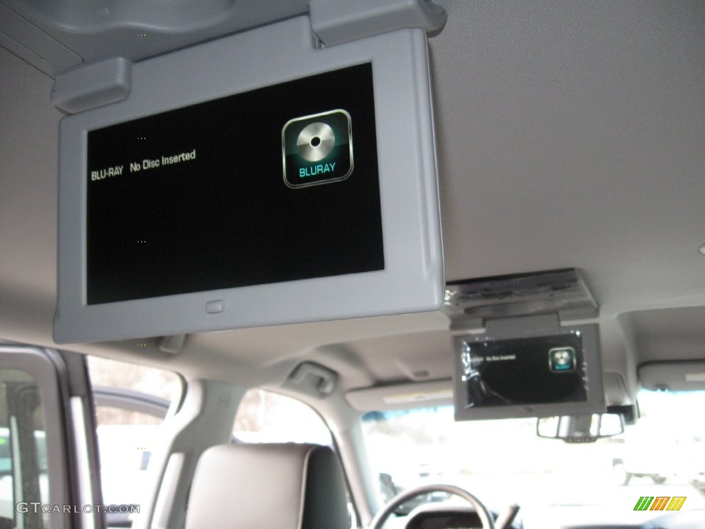 2016 Chevrolet Suburban 3500HD LT 4WD Entertainment System Photo #109276903