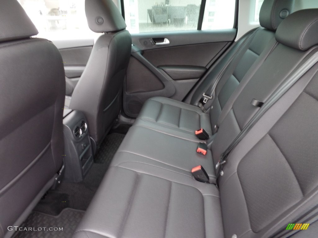 Charcoal Interior 2016 Volkswagen Tiguan SE Photo #109279696