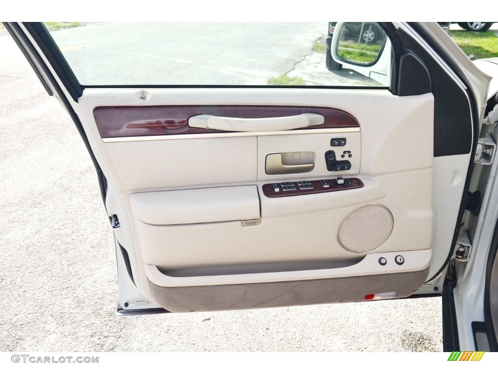 2005 Town Car Signature Limited - Cashmere Tri-Coat / Light Parchment/Medium Dark Parchment photo #13