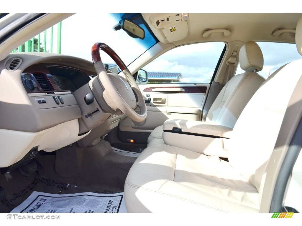 2005 Town Car Signature Limited - Cashmere Tri-Coat / Light Parchment/Medium Dark Parchment photo #14