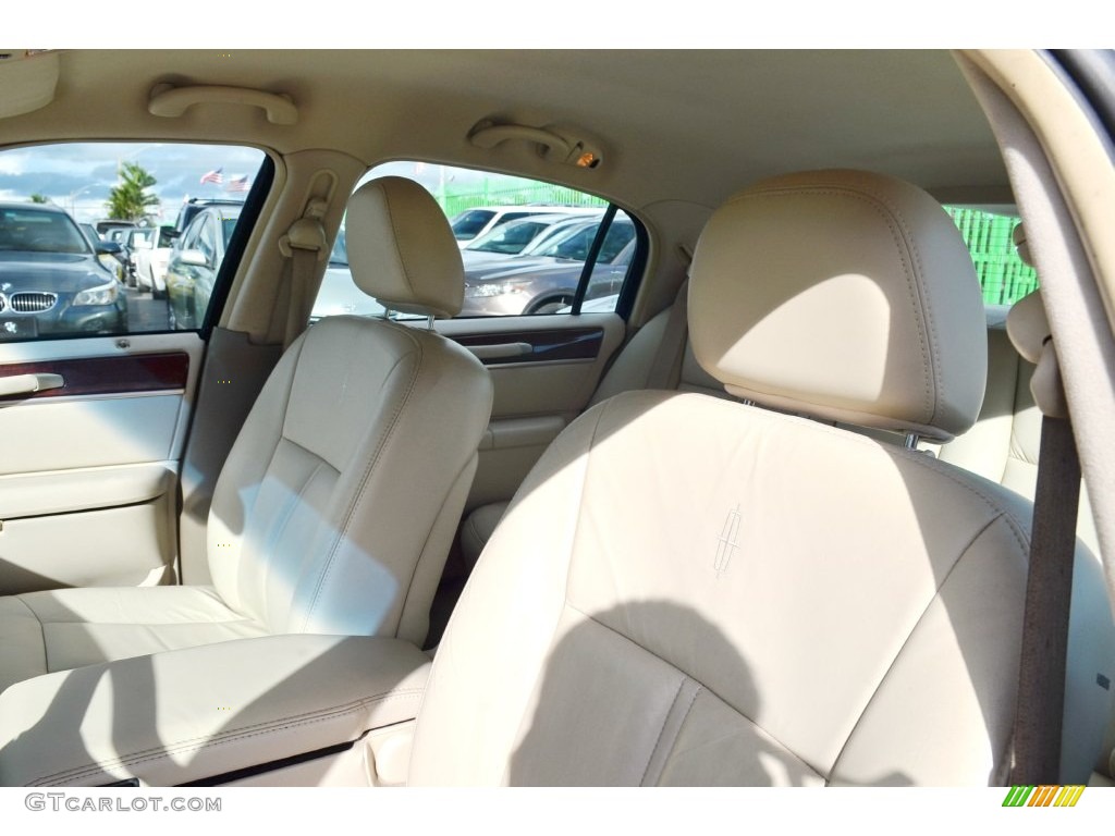 2005 Town Car Signature Limited - Cashmere Tri-Coat / Light Parchment/Medium Dark Parchment photo #16