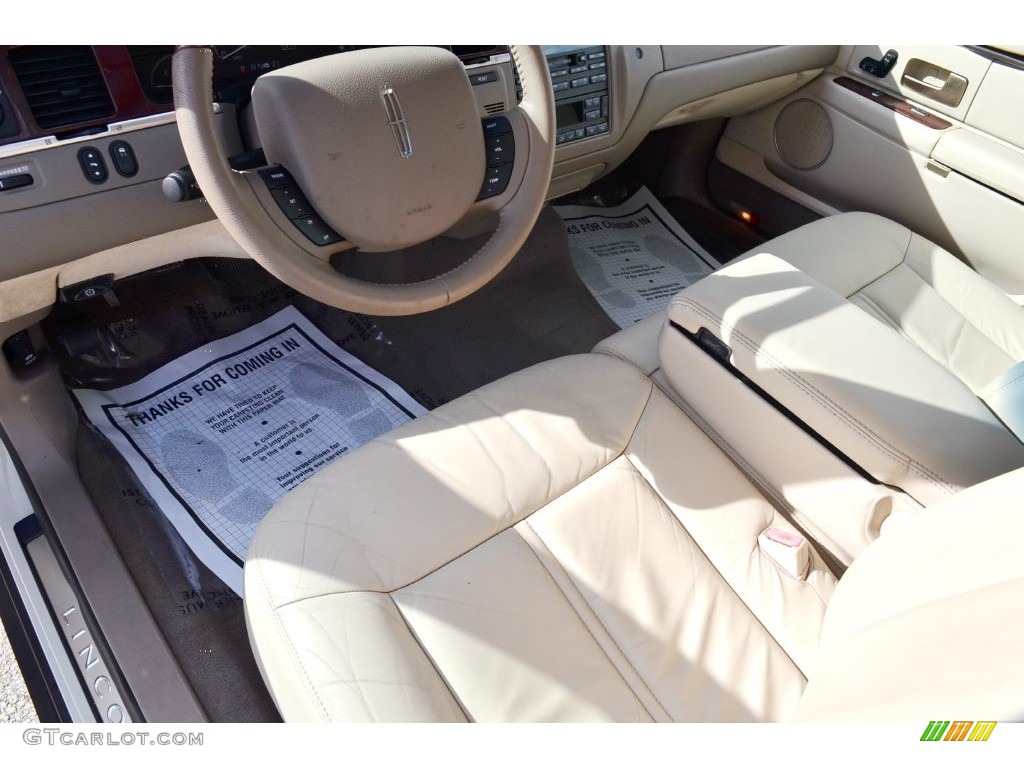 2005 Town Car Signature Limited - Cashmere Tri-Coat / Light Parchment/Medium Dark Parchment photo #18