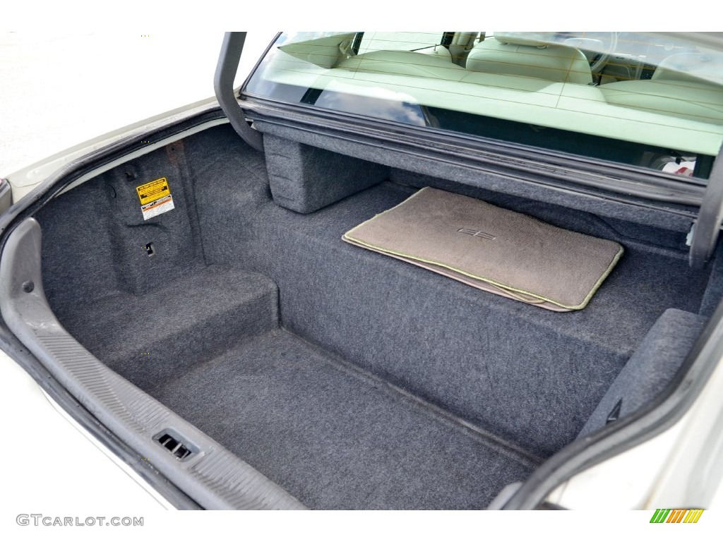 2005 Town Car Signature Limited - Cashmere Tri-Coat / Light Parchment/Medium Dark Parchment photo #28