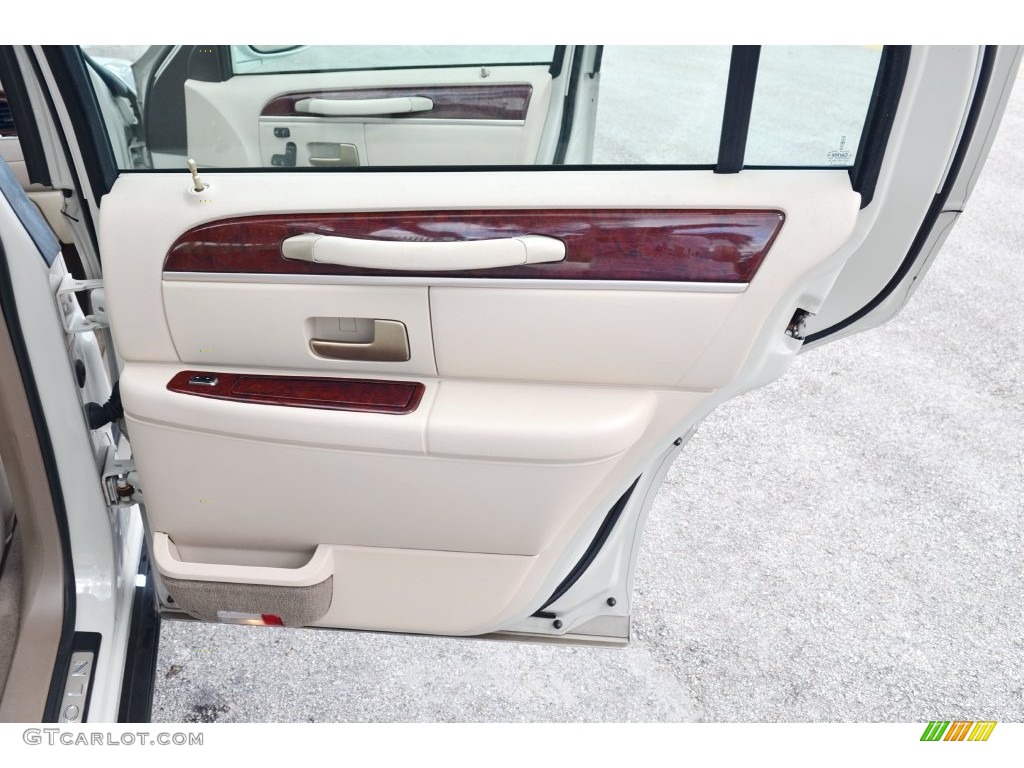 2005 Town Car Signature Limited - Cashmere Tri-Coat / Light Parchment/Medium Dark Parchment photo #49