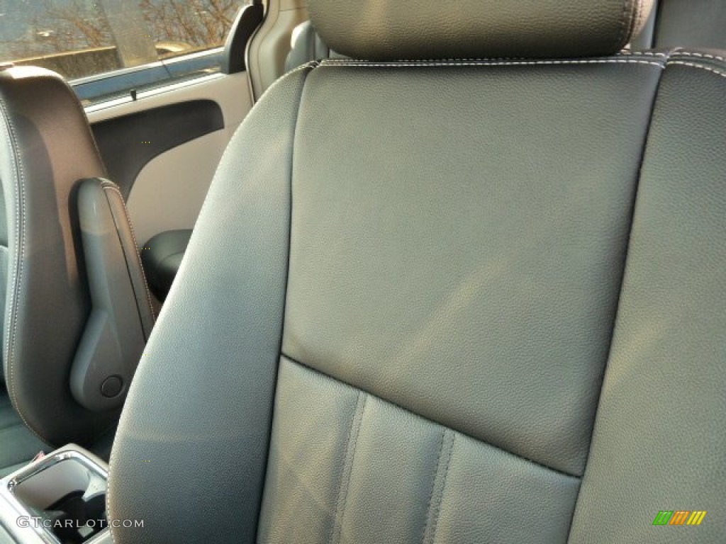2016 Town & Country Touring - Cashmere/Sandstone Pearl / Black/Light Graystone photo #2