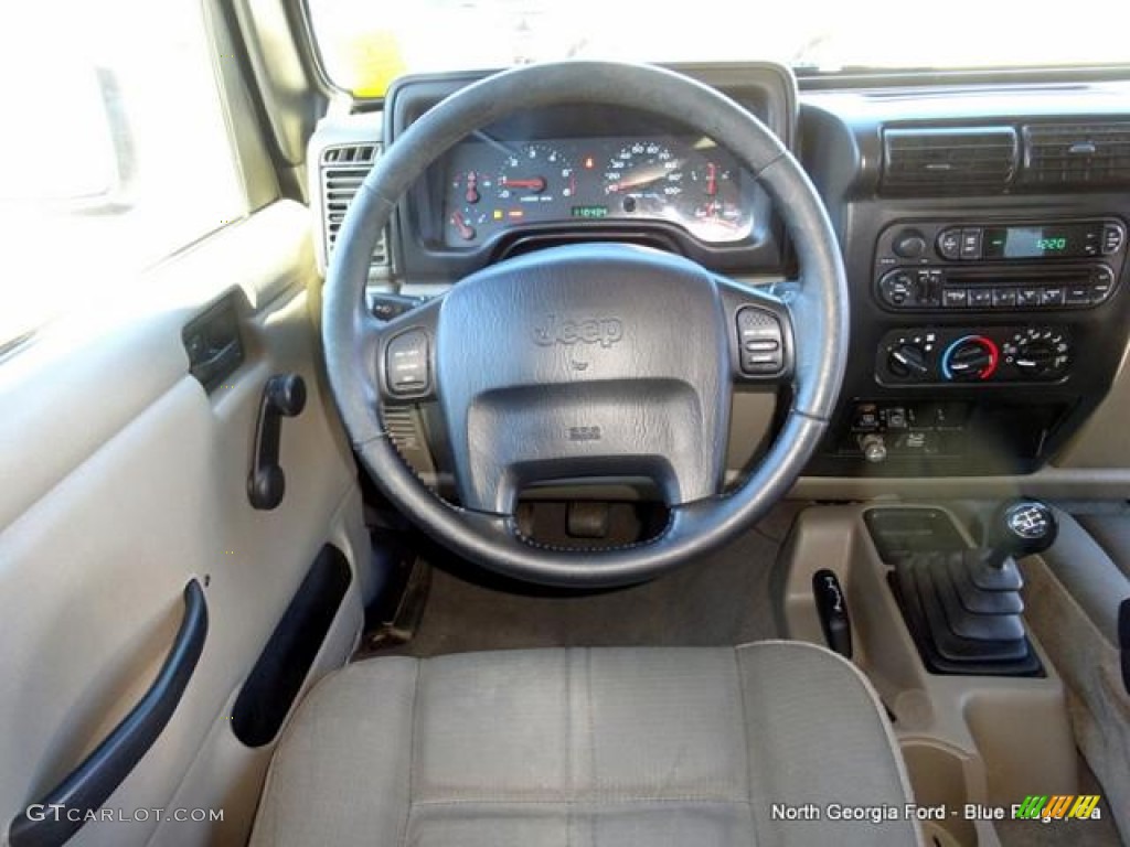 2004 Wrangler Sahara 4x4 - Black / Dark Slate Gray photo #17