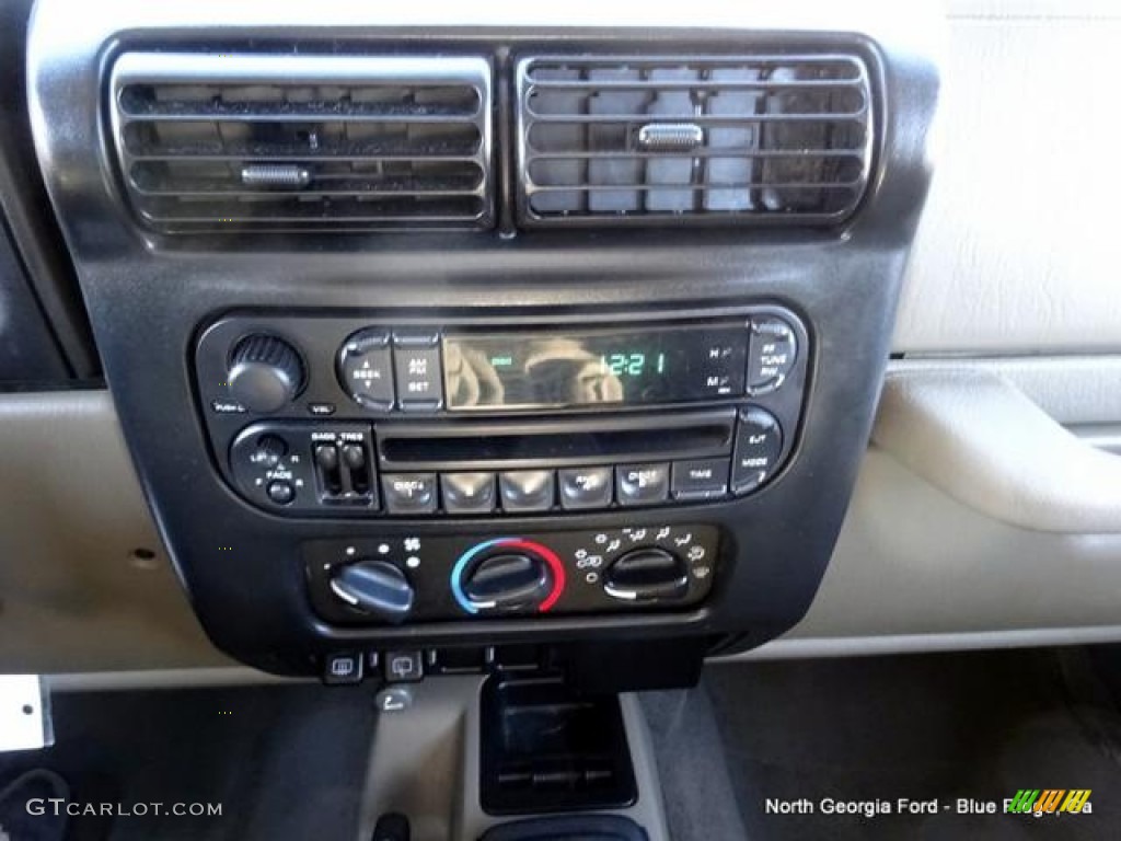 2004 Wrangler Sahara 4x4 - Black / Dark Slate Gray photo #21