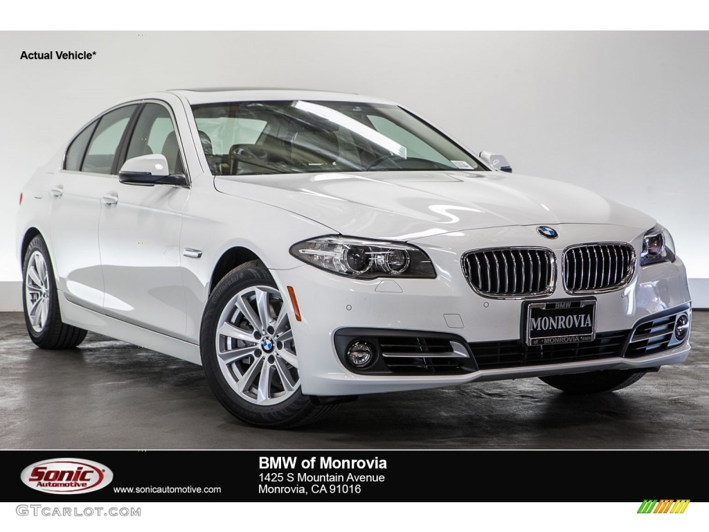 2016 5 Series 528i Sedan - Alpine White / Black photo #1