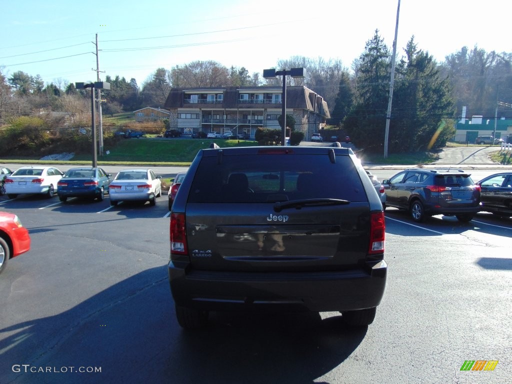 2006 Grand Cherokee Laredo 4x4 - Dark Khaki Pearl / Khaki photo #4