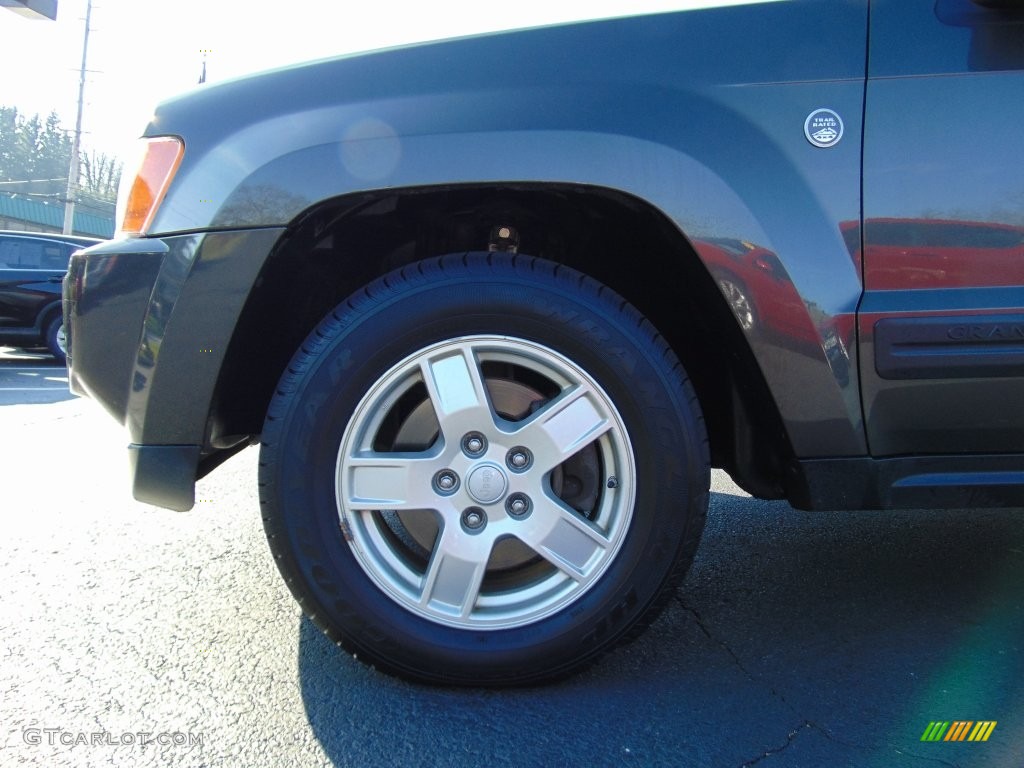 2006 Grand Cherokee Laredo 4x4 - Dark Khaki Pearl / Khaki photo #12