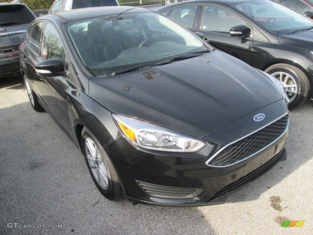 2015 Focus SE Hatchback - Tuxedo Black Metallic / Charcoal Black photo #1