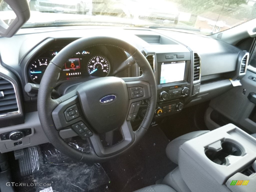 Medium Earth Gray Interior 2016 Ford F150 XLT SuperCrew 4x4 Photo #109346234