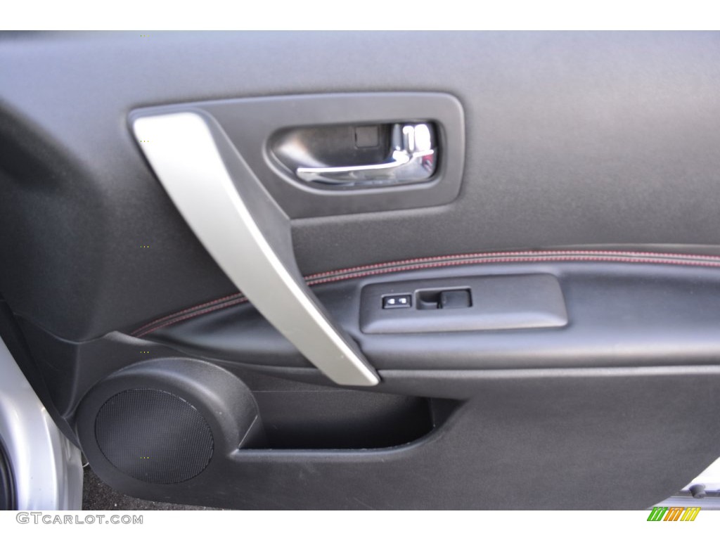 2011 Rogue SL AWD - Silver Ice Metallic / Black photo #16