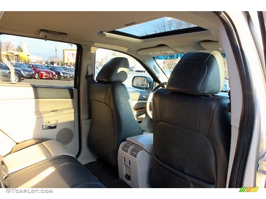2008 Grand Cherokee Limited 4x4 - Bright Silver Metallic / Dark Slate Gray/Light Graystone photo #39
