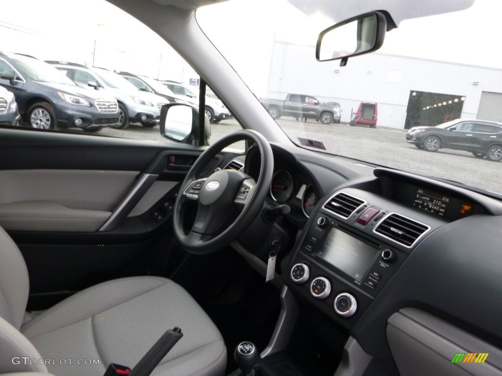 2016 Subaru Forester 2.5i Dashboard Photos