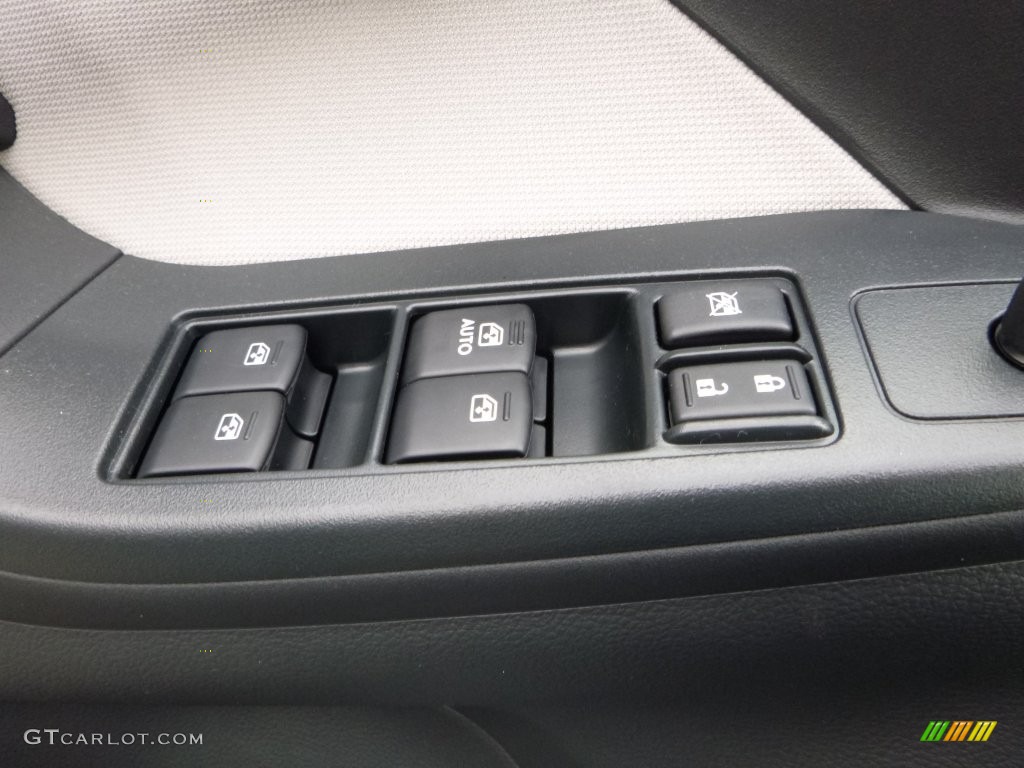 2016 Subaru Forester 2.5i Controls Photo #109381047
