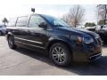 2016 Brilliant Black Crystal Pearl Chrysler Town & Country S  photo #4