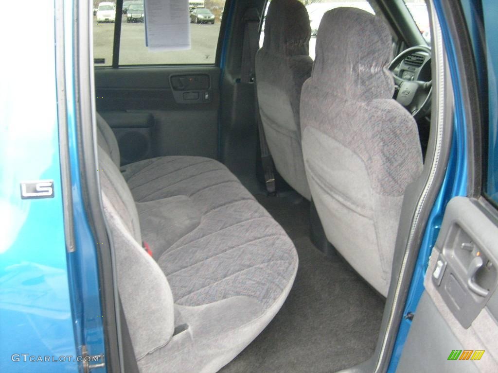 2001 S10 LS Crew Cab 4x4 - Bright Blue Metallic / Graphite photo #16
